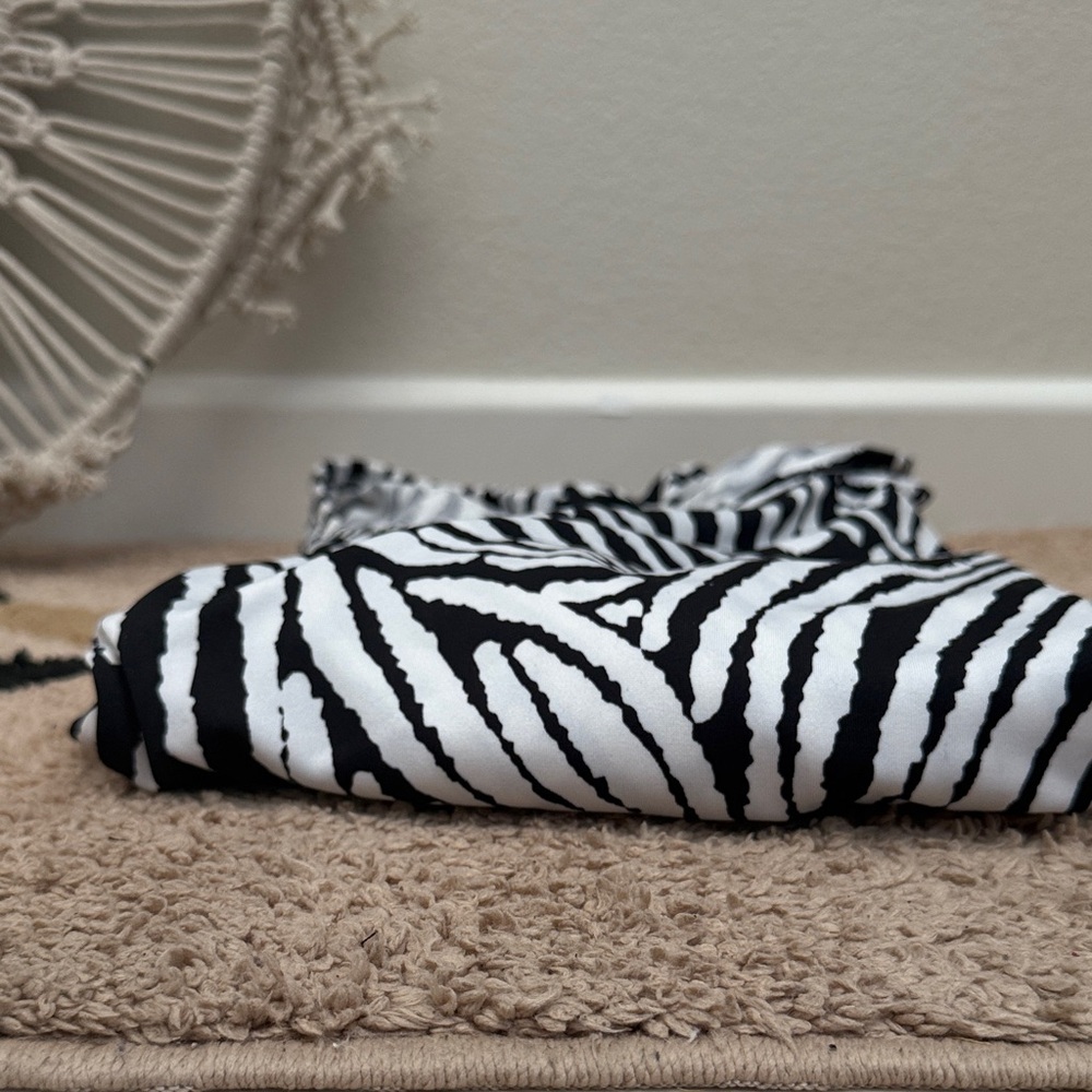 3/$10 Alyx Black and White Zebra Print 3/4 Sleeve Top - Picture 2 of 10